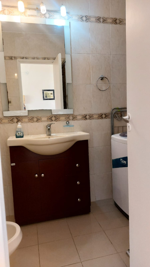 Apartamento ID.7910 - Se Alquila Apartamento 1 Dormitorio Amoblado Y Equipado Con Balcón En Centro