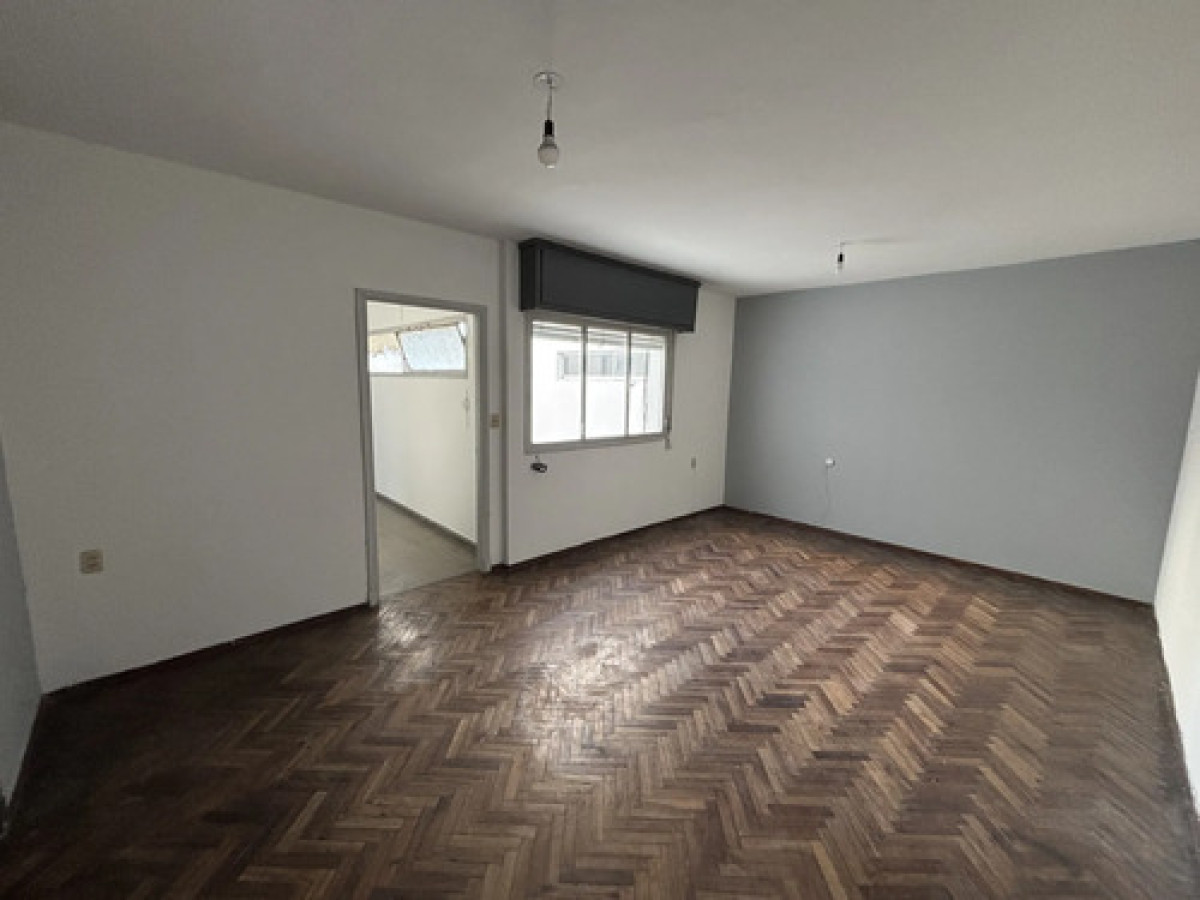 Apartamento ID.12647 - Alquiler Amplio Apartamento 2 Dormitorios Frente Al Casmu La Blanqueada