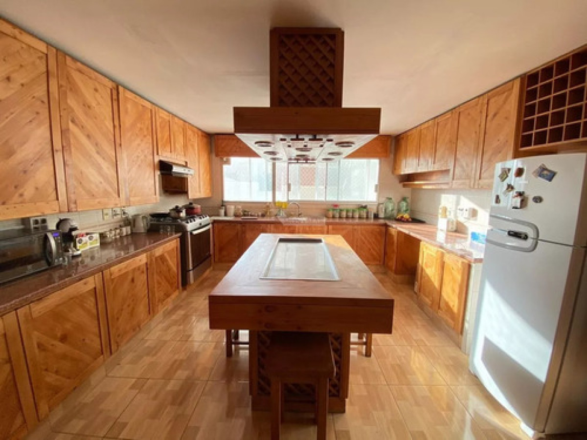 Apartamento ID.11466 - Venta Con Renta Excelente Apartamento 5 Dormitorios 4 Baños Garaje En Punta Carretas