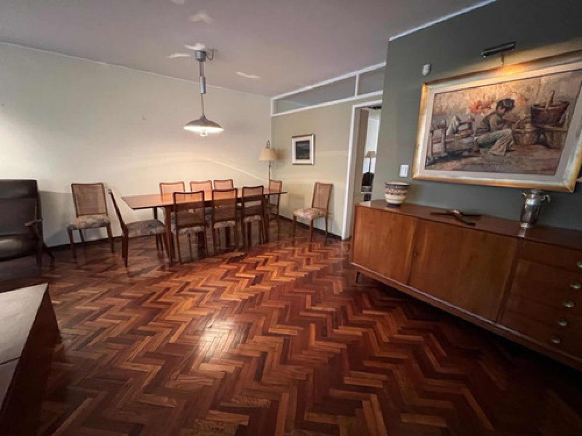 Apartamento ID.7047 - Oportunidad! Se vende hermoso apartamento en Pocitos 4 dorm, 3 baños y garaje!