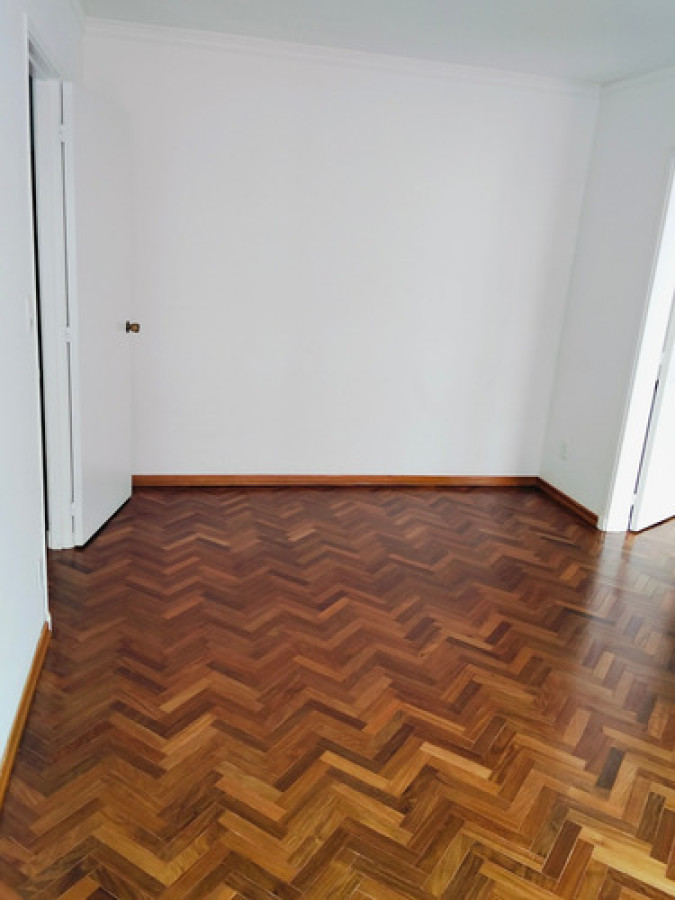 Apartamento ID.11343 - Venta o Alquiler De Apartamento 3 Dormitorios, Balcón , Cochera, Impecable , En Pocitos.