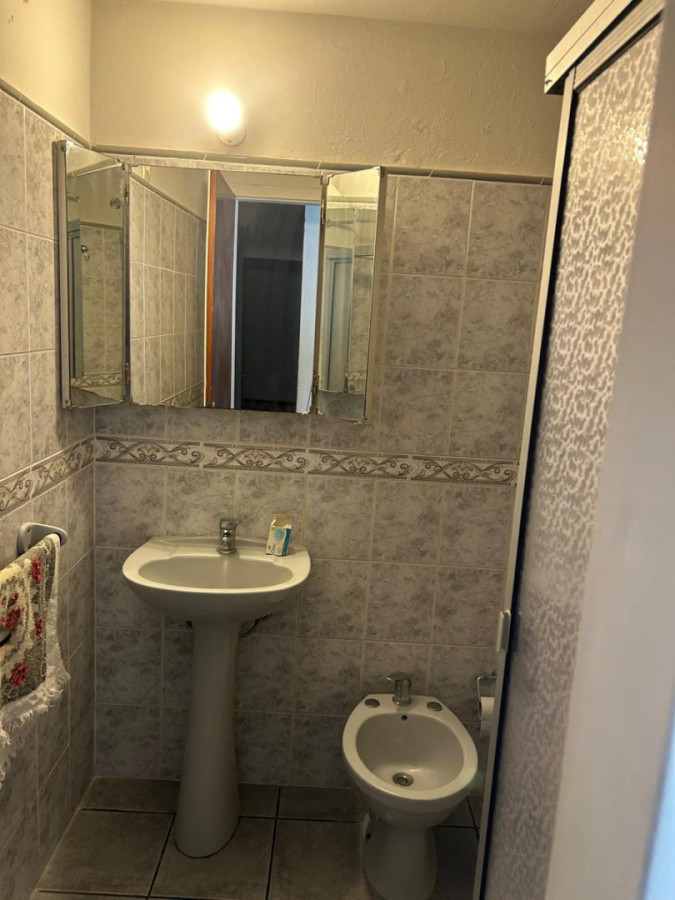 Apartamento ID.13007 - Alquiler Apartamento 3 Dormitorios Amplio Y Luminoso Sobre Rambla En Centro