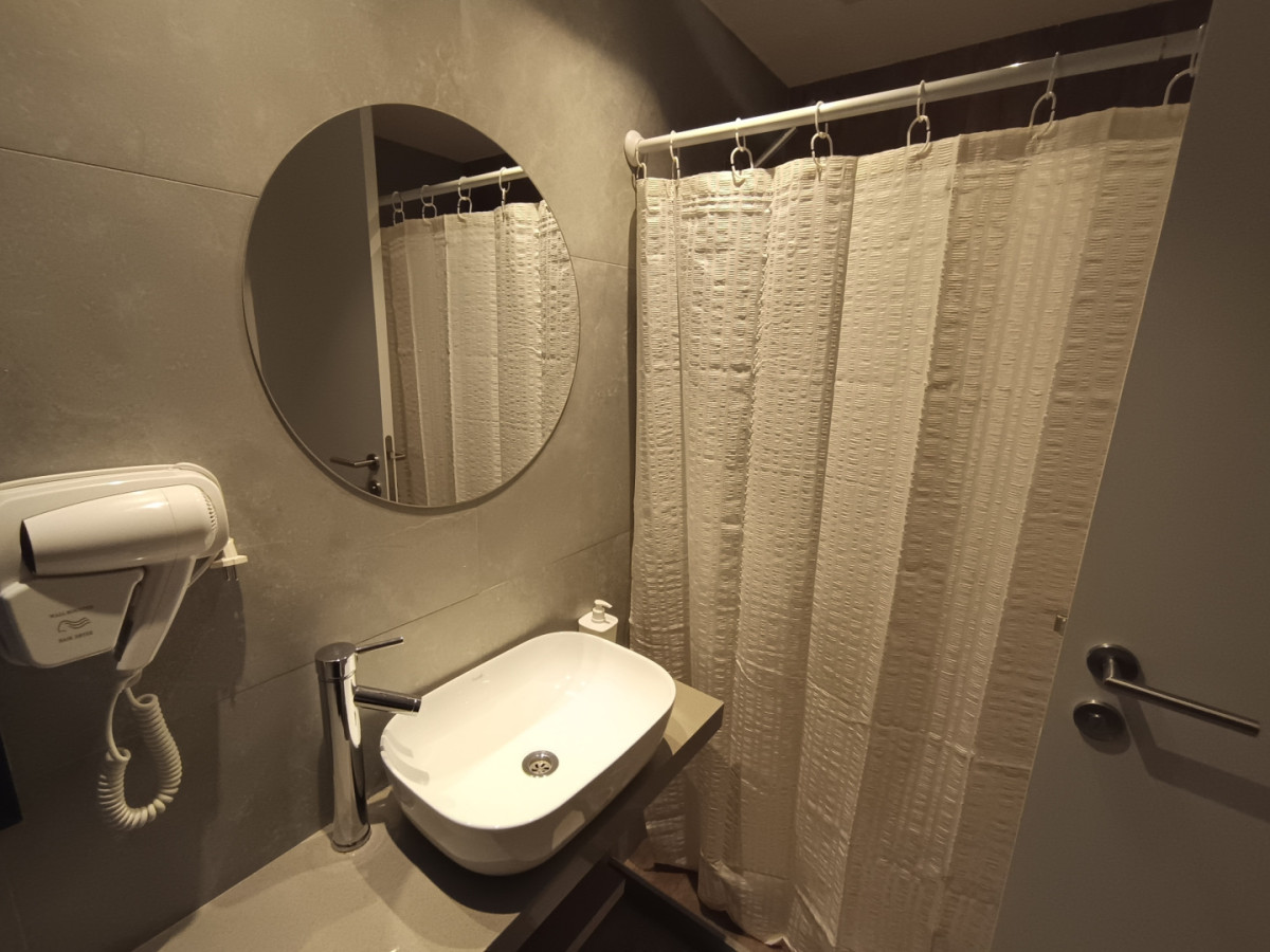 Apartamento ID.12874 - A La Venta Apartamento Casi A Estrenar Centro Cochera 1 Dorm