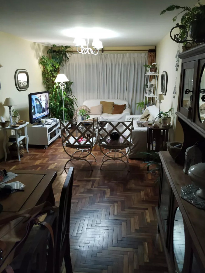 Apartamento ID.7687 - Venta De Amplio Apartamento 3 Dormitorios Excelente Ubicación En Centro