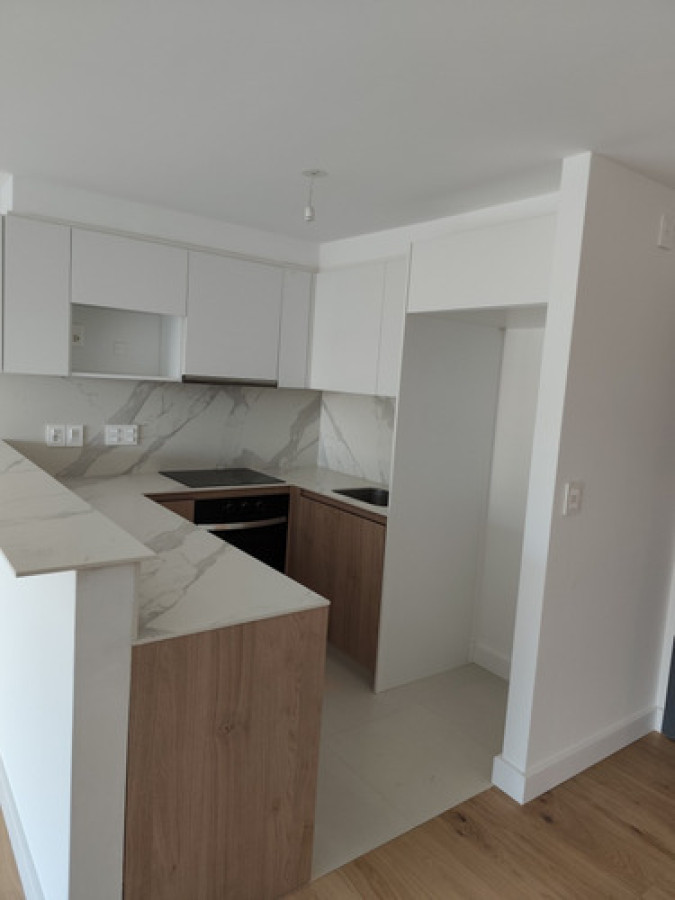 Apartamento ID.10361 - Apartamento Semiamueblado De 1 Dormitorio Con Balcón y Garaje 