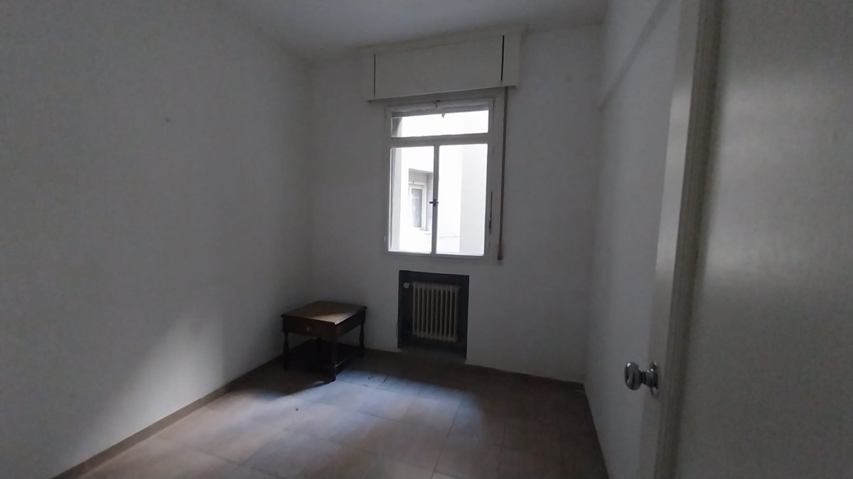 Apartamento ID.1253 - En Alquiler Apartamento En Ciudad Vieja 2 Dormitorios Sobre Plaza Zabala