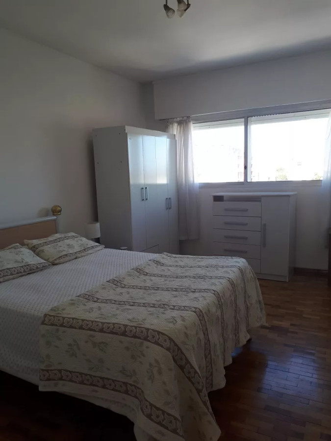 Apartamento ID.7910 - Se Alquila Apartamento 1 Dormitorio Amoblado Y Equipado Con Balcón En Centro