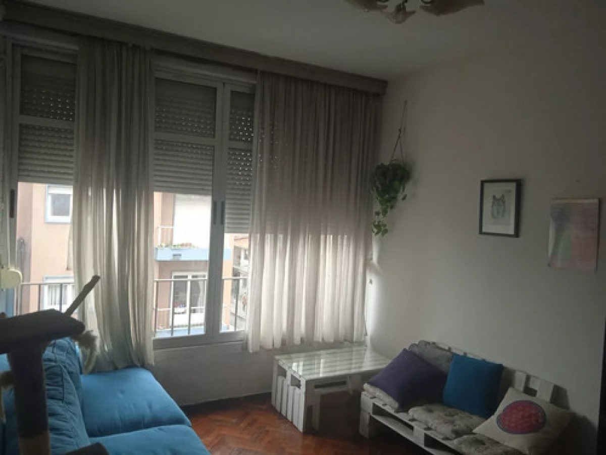 Apartamento ID.2351 - Apartamento De 2 Dormitorios Al Frente Centro Bajos Gastos Comunes
