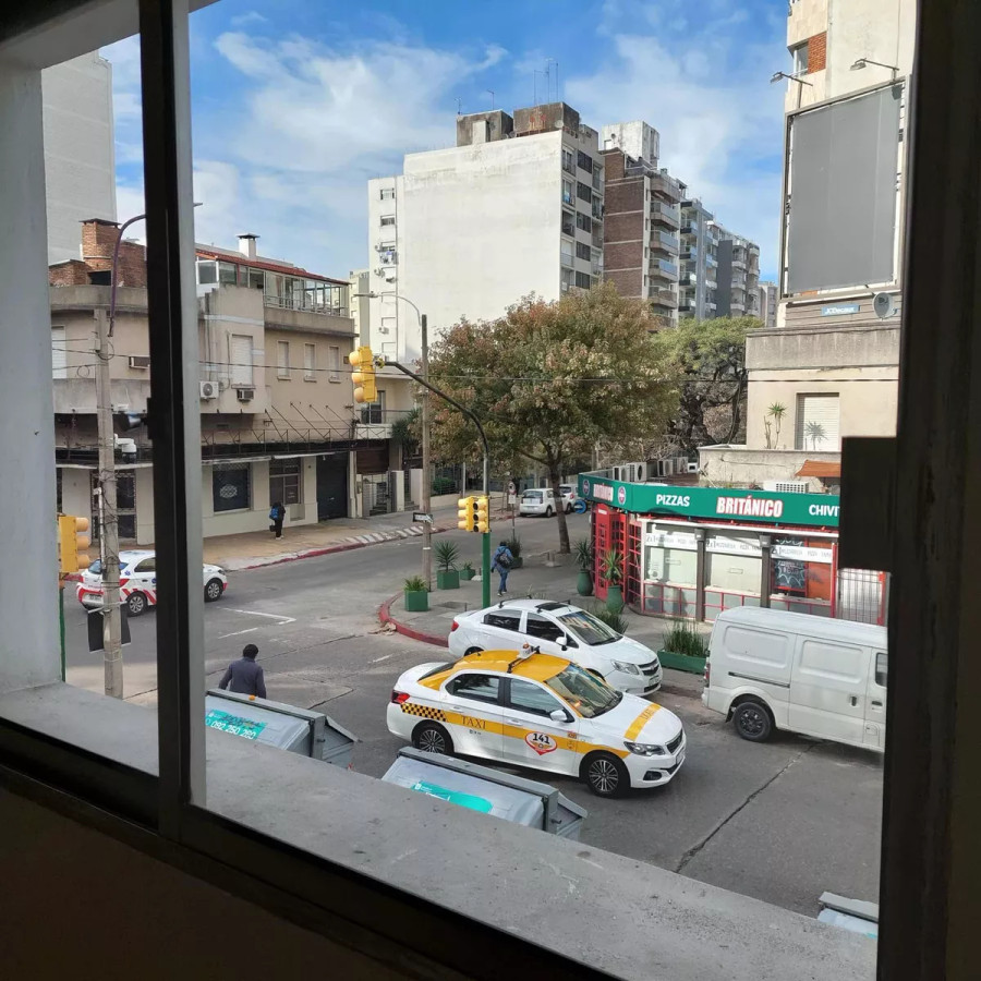 Apartamento ID.8077 - Alquiler Apartamento De 2 Dormitorios 2 Baños En Pocitos