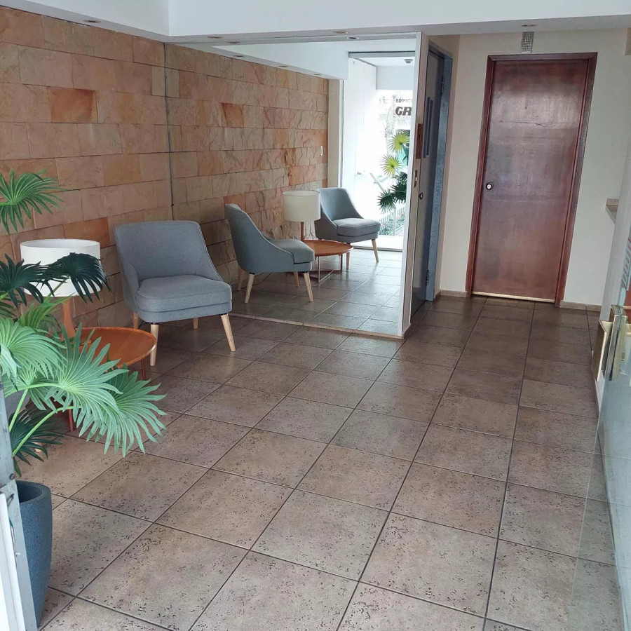 Apartamento ID.8077 - Alquiler Apartamento De 2 Dormitorios 2 Baños En Pocitos
