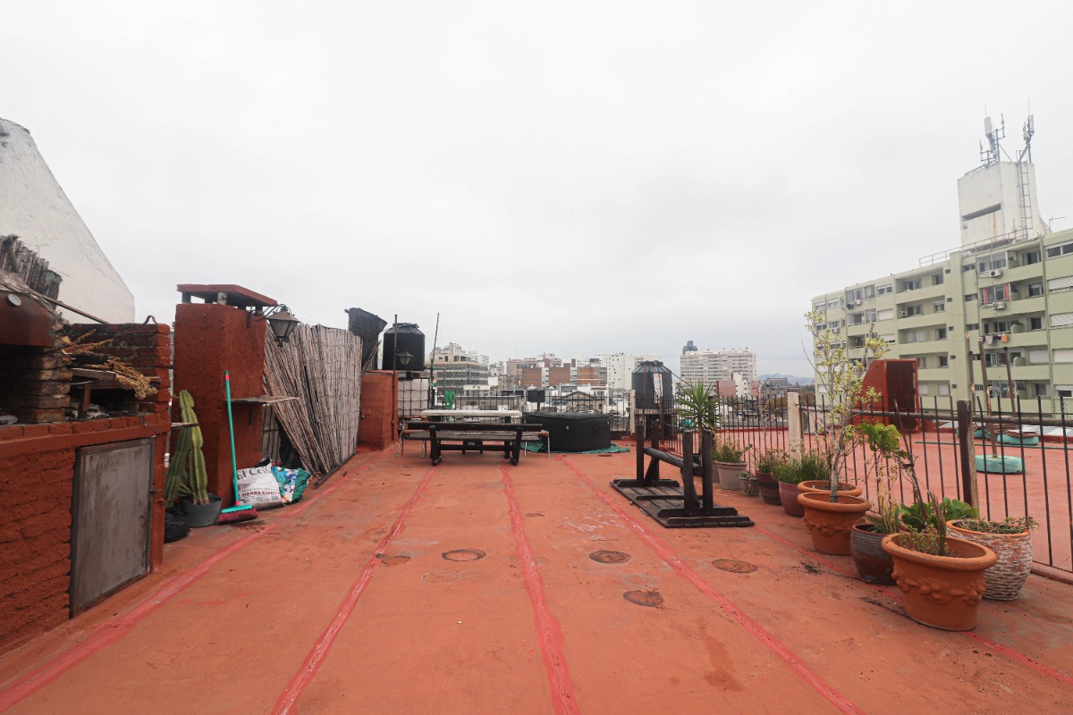 Apartamento ID.7235 - Se Vende Apartamento Tipo Casa Totalmente Independiente Y Sin Gastos Comunes Balcón Estufa A Leña, Azotea Exclusiva Con Parillero Y Lavader