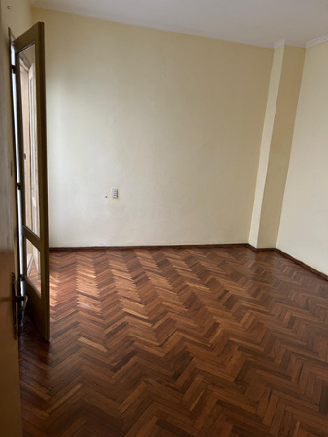 Apartamento ID.11653 - Alquiler de Casa En Altos 2 Dormitorios Con Balcón En La Comercial