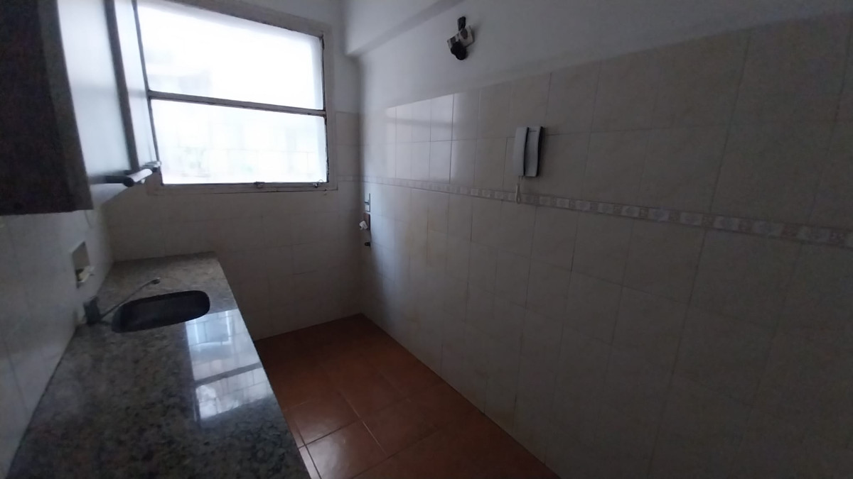Apartamento ID.1253 - En Alquiler Apartamento En Ciudad Vieja 2 Dormitorios Sobre Plaza Zabala