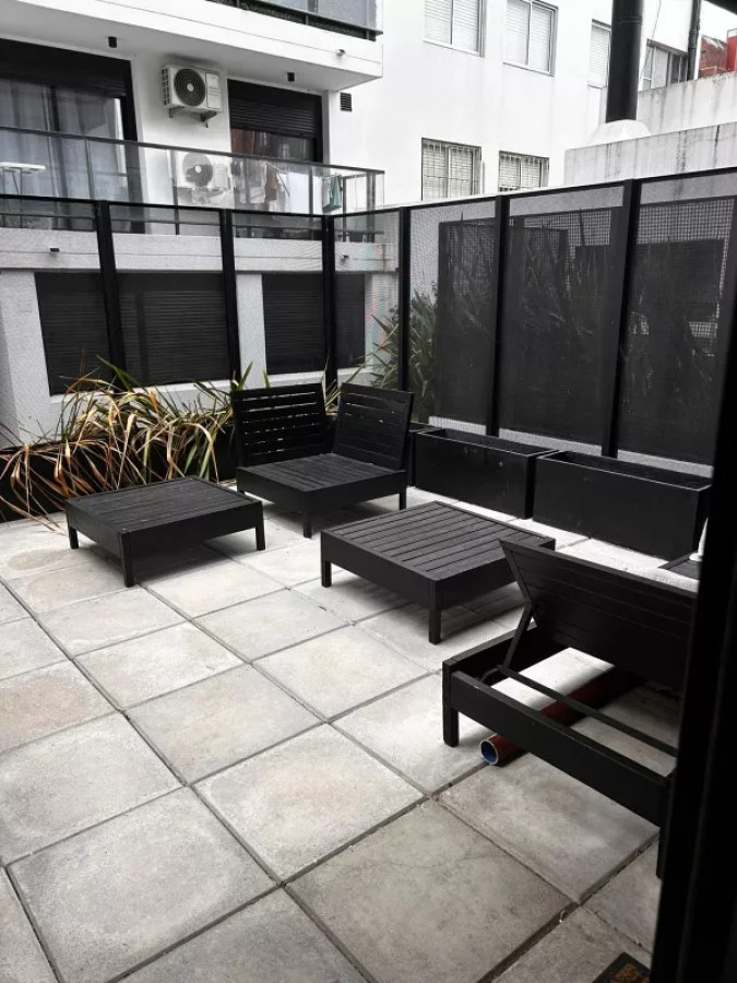Apartamento ID.8493 - Alquiler De Monoambiente Patio Y Parrillero En Pocitos