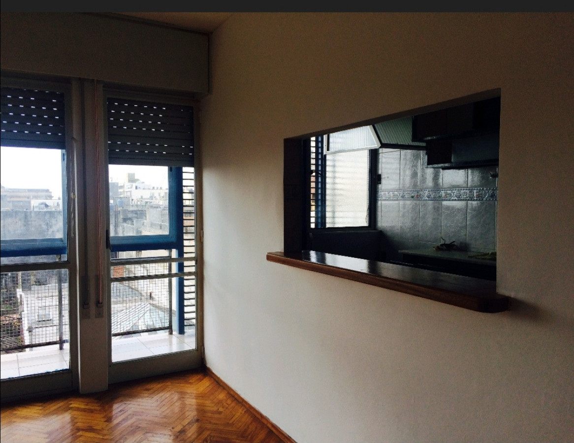 Apartamento ID.11778 - Alquiler Apartamento 2 Dormitorios Balcón Garaje En Cuidad Vieja