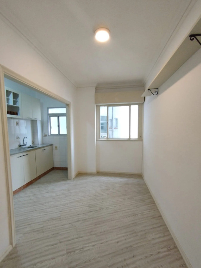Apartamento ID.13140 - Alquiler Apartamento De 1 Dormitorio Amplio Y Luminoso En Centro