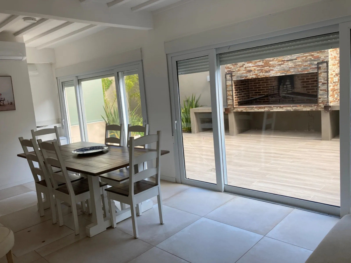 Apartamento ID.13133 - Alquiler Apartamento De 1 Dormitorio Con Terraza Balcón Cochera En Malvin