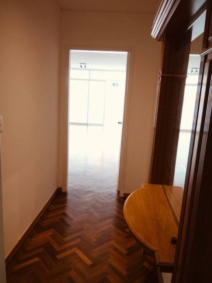 Apartamento ID.11343 - Venta o Alquiler De Apartamento 3 Dormitorios, Balcón , Cochera, Impecable , En Pocitos.