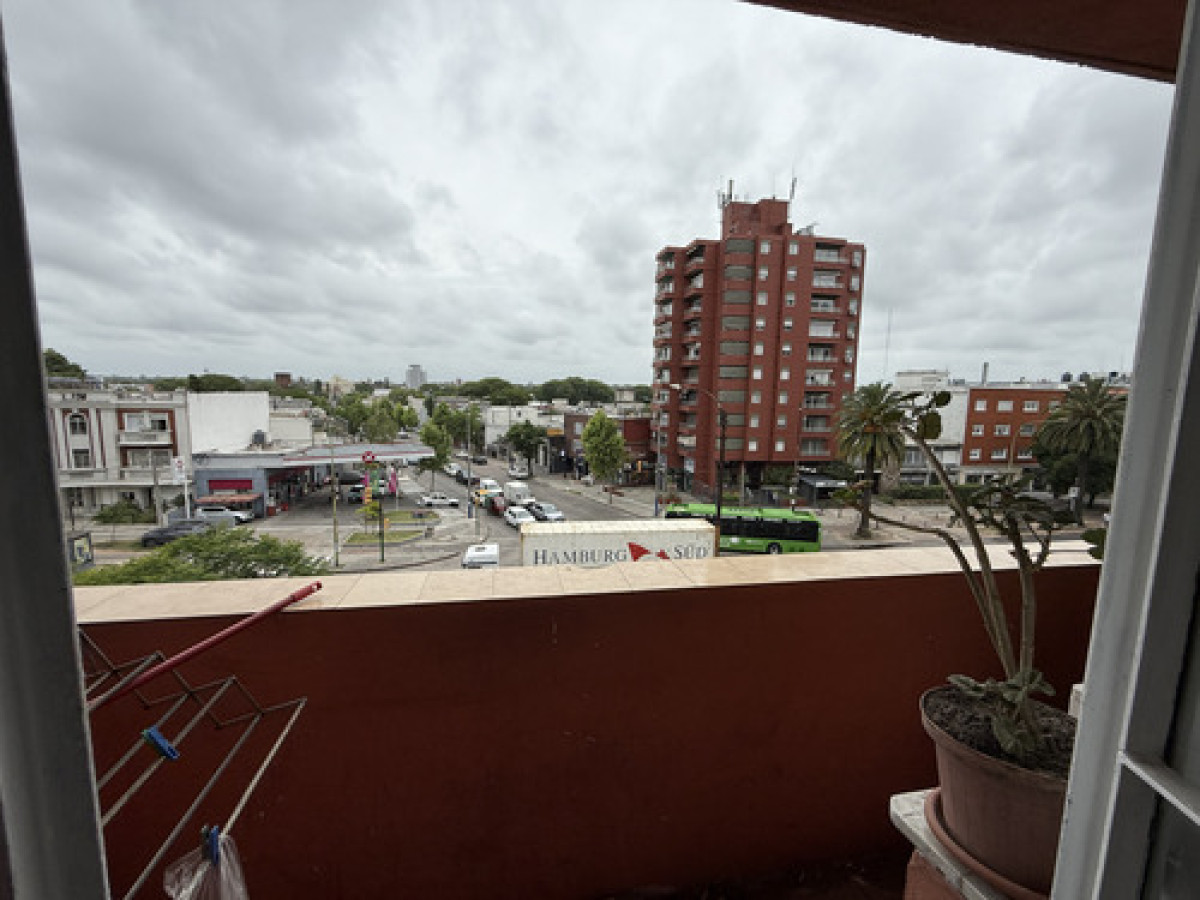 Apartamento ID.11511 - Alquiler Hermoso Apartamento 2 Dormitorios y Servicio 2 Baños, En Reducto