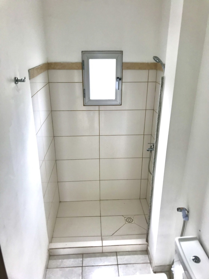 Apartamento ID.4775 - Alquiler apartamento 1 Dormitorio Cochera y Patio Malvin Norte 1 Cuadra Cmo. Carrasco