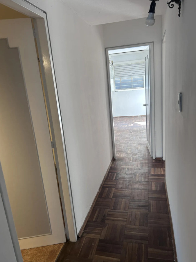 Apartamento ID.13153 - Alquiler Apartamento De 2 Dormitorios Al Frente Amplio y Luminoso En Centro