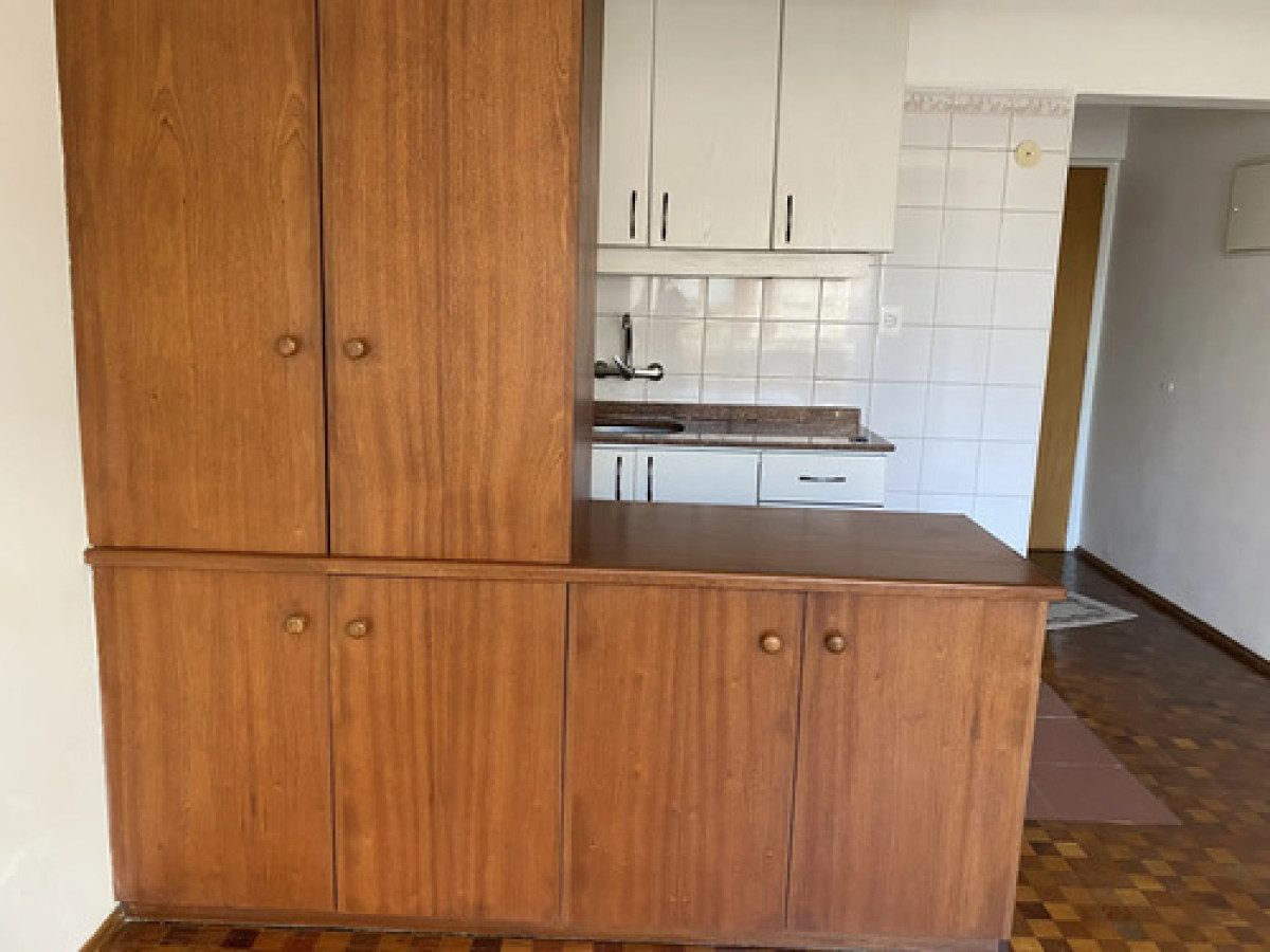 Apartamento ID.11925 - Monoambiente Al Frente Muy Luminoso, Cerca De Todos Los Servicios Y Locomoción