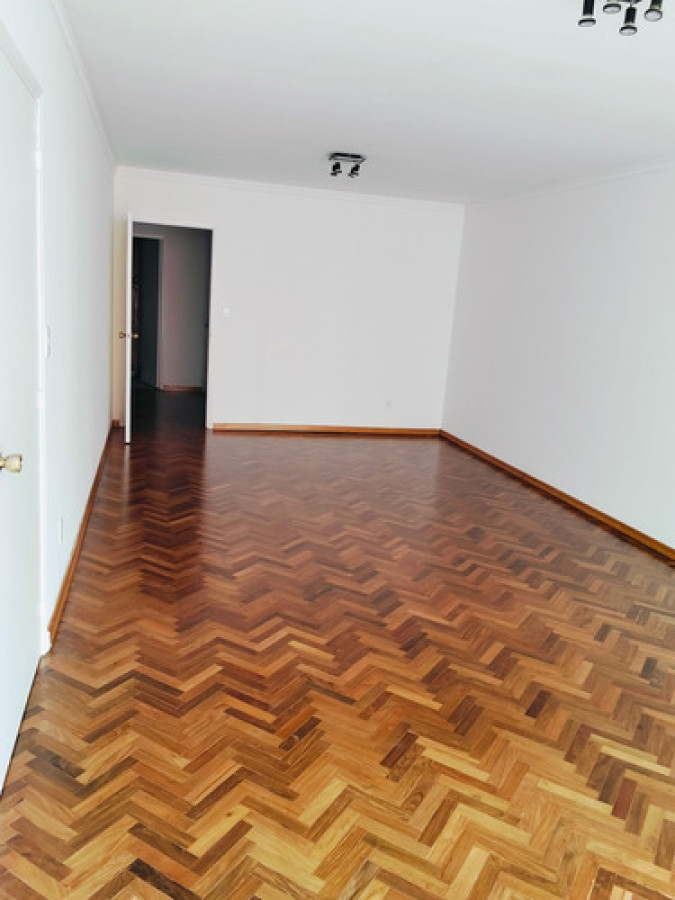 Apartamento ID.11343 - Venta o Alquiler De Apartamento 3 Dormitorios, Balcón , Cochera, Impecable , En Pocitos.