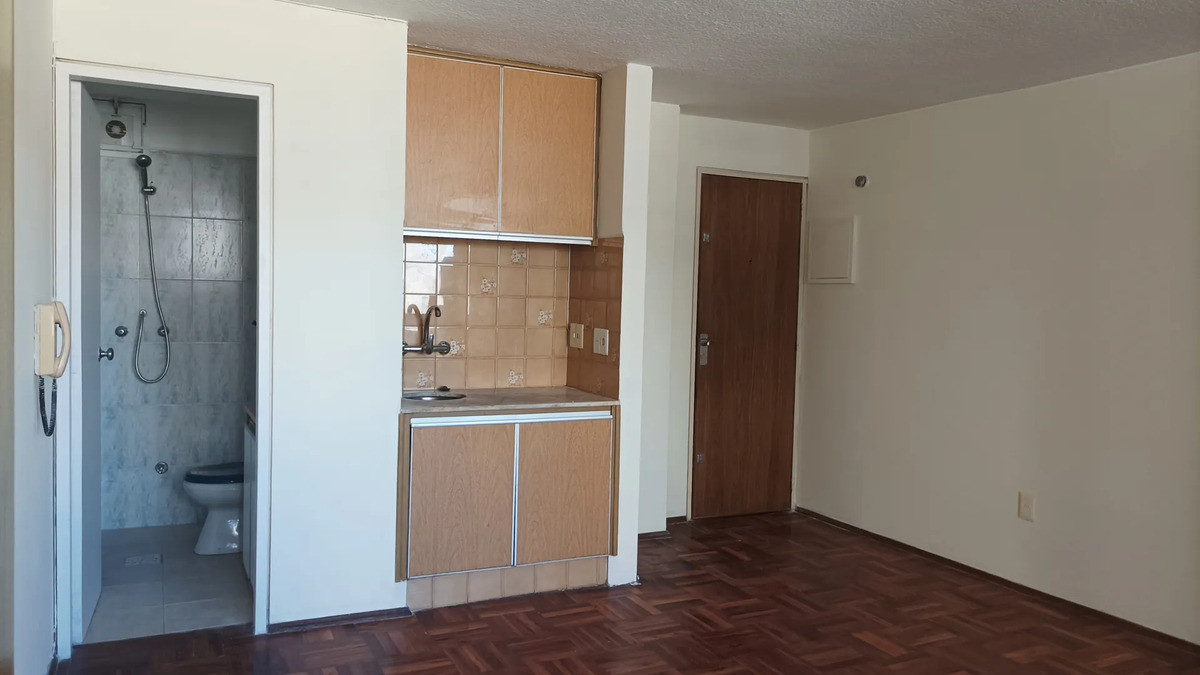Apartamento ID.13137 - Alquiler Monoambiente Con Mampara Divisoria Cordón Luminoso
