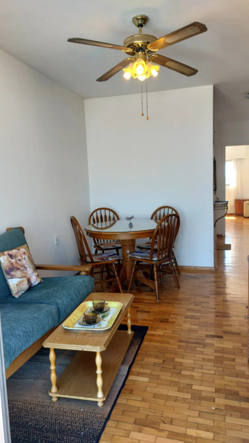 Apartamento ID.9306 - Se Alquila Apartamento 1 Dormitorio Amoblado Y Equipado Con Balcón En Centro