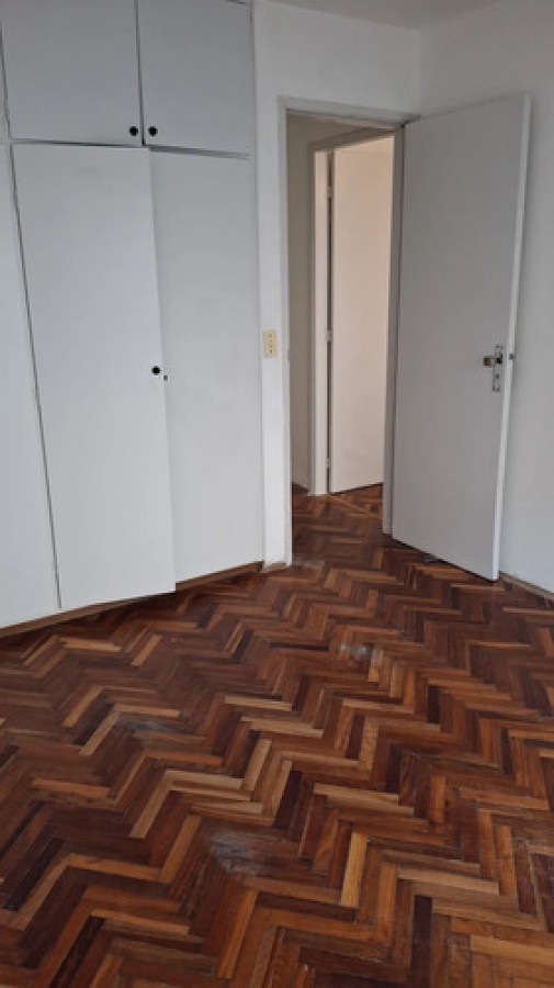 Apartamento ID.11946 - Alquiler Apartamento Céntrico 2 Dormitorios Con Terraza Y Patio