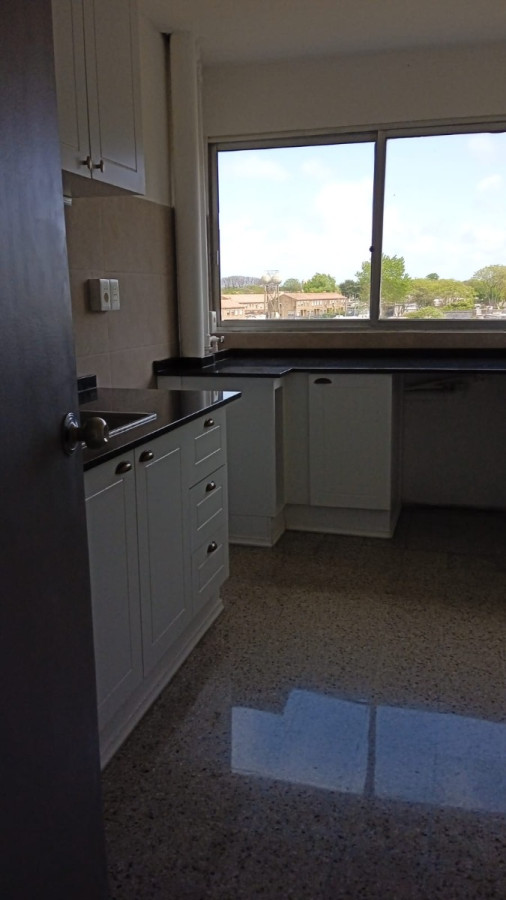 Apartamento ID.9696 - Hermoso Apartamento De 2 Dorm Muy Iluminado