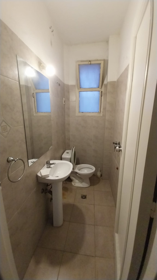 Apartamento ID.1253 - En Alquiler Apartamento En Ciudad Vieja 2 Dormitorios Sobre Plaza Zabala