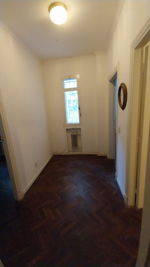 Apartamento ID.1253 - En Alquiler Apartamento En Ciudad Vieja 2 Dormitorios Sobre Plaza Zabala