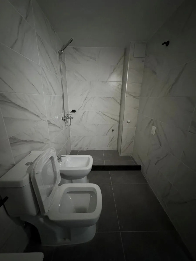 Apartamento ID.9855 - Alquiler Apartamento 1 Dormitorio Y Cochera Zona Tres Cruces-La Comercial