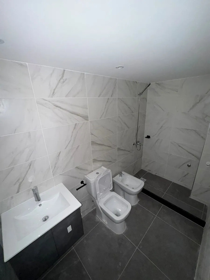 Apartamento ID.9855 - Alquiler Apartamento 1 Dormitorio Y Cochera Zona Tres Cruces-La Comercial