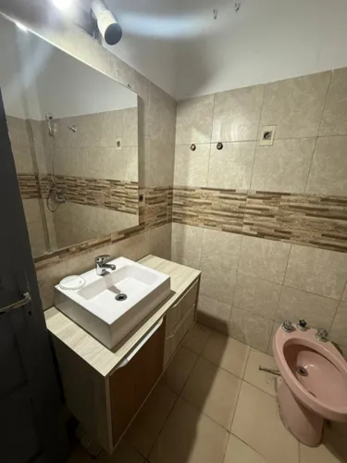 Apartamento ID.9950 - En Venta Apartamento 2 Dormitorios Y Patio En Centro De Montevideo