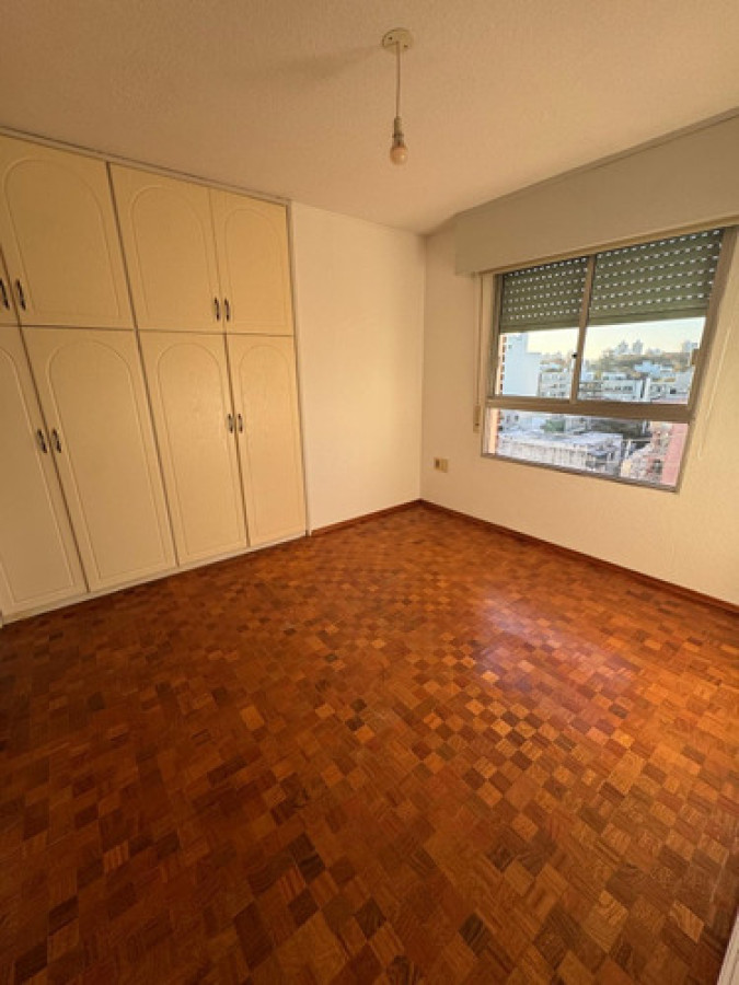 Apartamento ID.10051 - Alquiler Apartamento 2 Dormitorios Vista Al Mar En Malvin