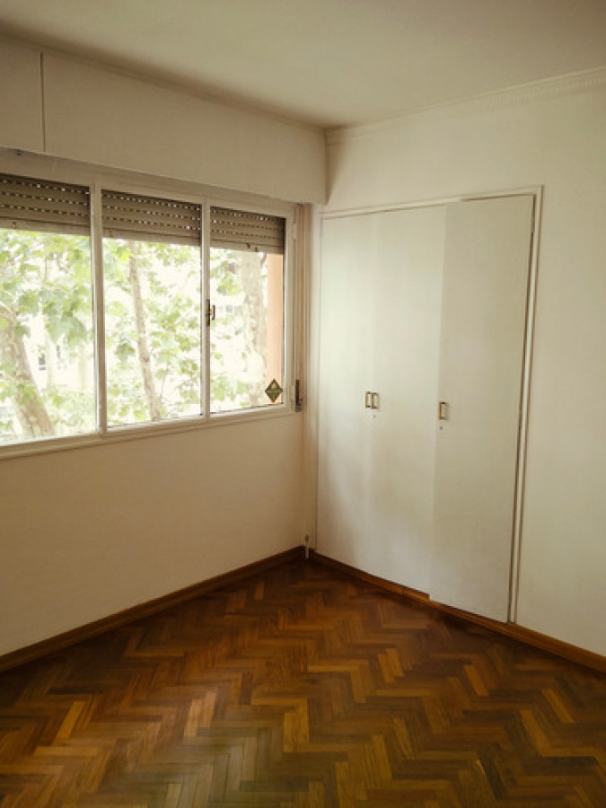 Apartamento ID.11343 - Venta o Alquiler De Apartamento 3 Dormitorios, Balcón , Cochera, Impecable , En Pocitos.