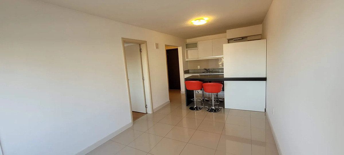 Apartamento ID.13171 - Alquiler Apartamento De 1 Dormitorio Al Frente A 2 Cuadras De La Rambla En Malvin