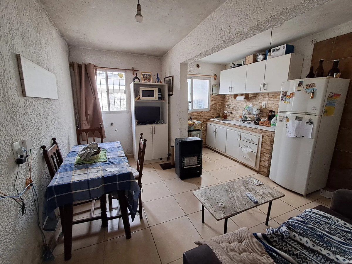 Apartamento ID.13113 - Alquiler Apartamento 2 Dormitorios Pequeño Patio Muy Luminoso Sin Gastos Comunes En Cerrito