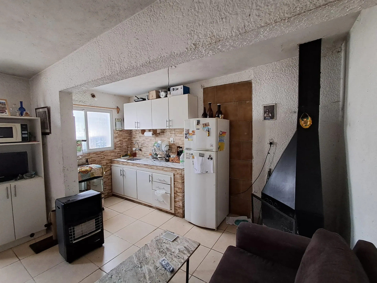 Apartamento ID.13113 - Alquiler Apartamento 2 Dormitorios Pequeño Patio Muy Luminoso Sin Gastos Comunes En Cerrito