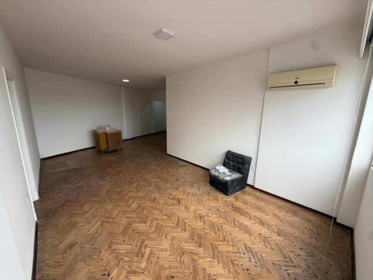 Apartamento ID.11511 - Alquiler Hermoso Apartamento 2 Dormitorios y Servicio 2 Baños, En Reducto