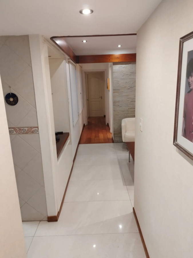 Apartamento ID.12985 - Alquiler Apartamento Amoblado 3 Dormitorios 3 Baños Con Garaje En Pocitos