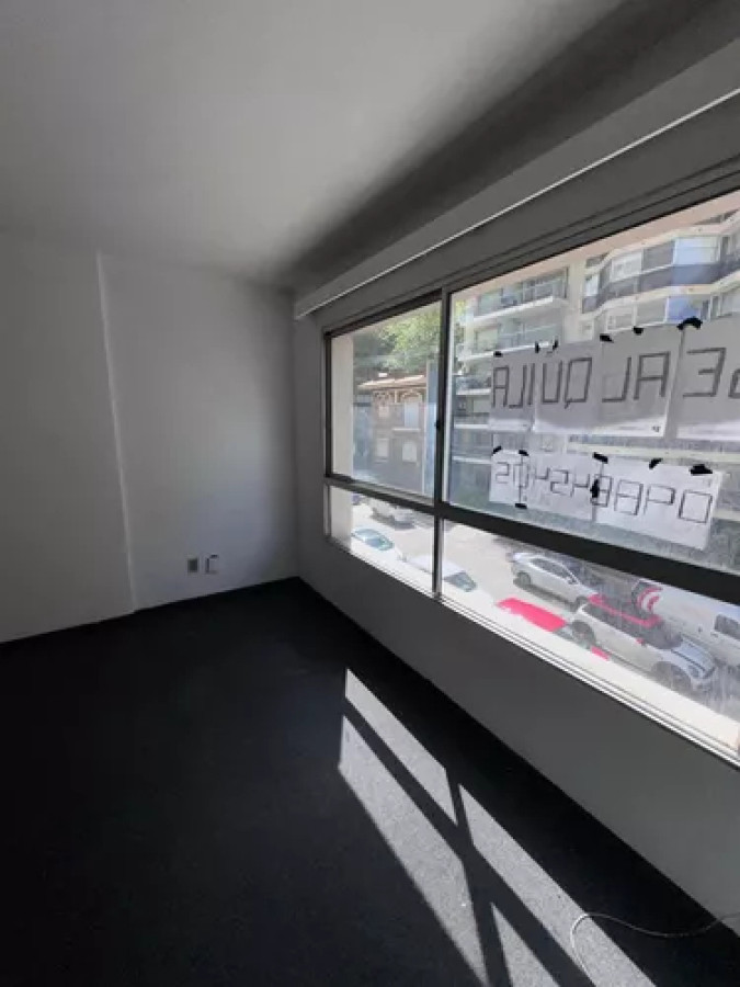 Apartamento ID.6578 - Alquiler Monoambiente  A Media Cuadra De La Rambla Pocitos