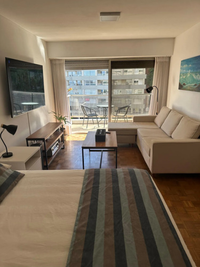 Apartamento ID.11938 - Alquiler Monoambiente Con Balcón Pocitos Frente A Rambla