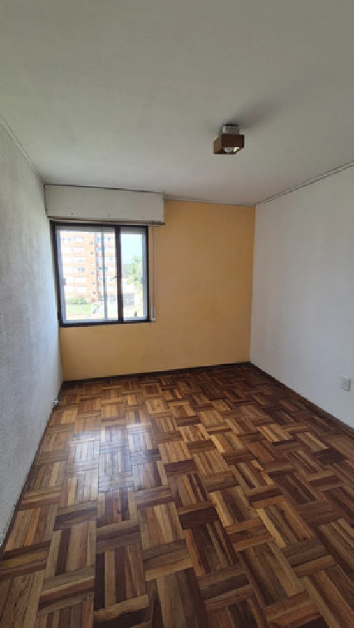 Apartamento ID.12999 - Alquiler Apartamento 3 Dormitorios Amplio Y Luminoso En Malvin