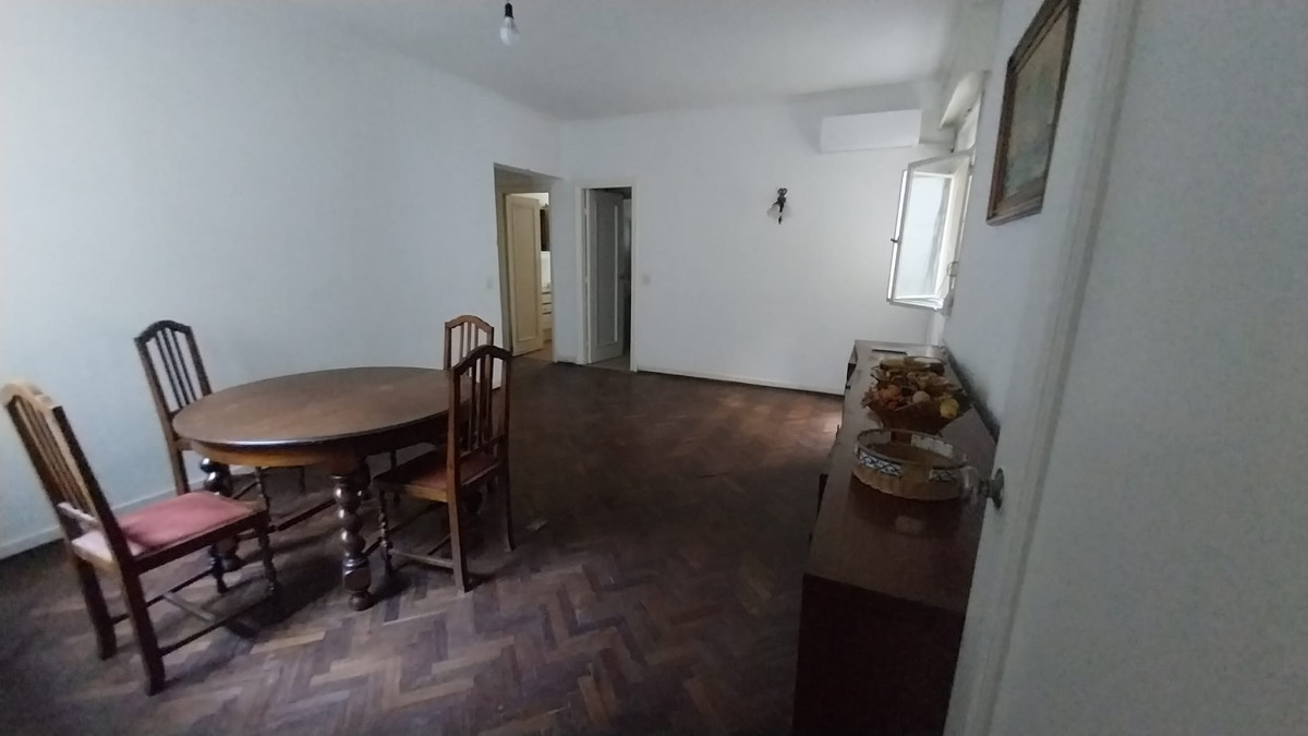 Apartamento ID.1253 - En Alquiler Apartamento En Ciudad Vieja 2 Dormitorios Sobre Plaza Zabala