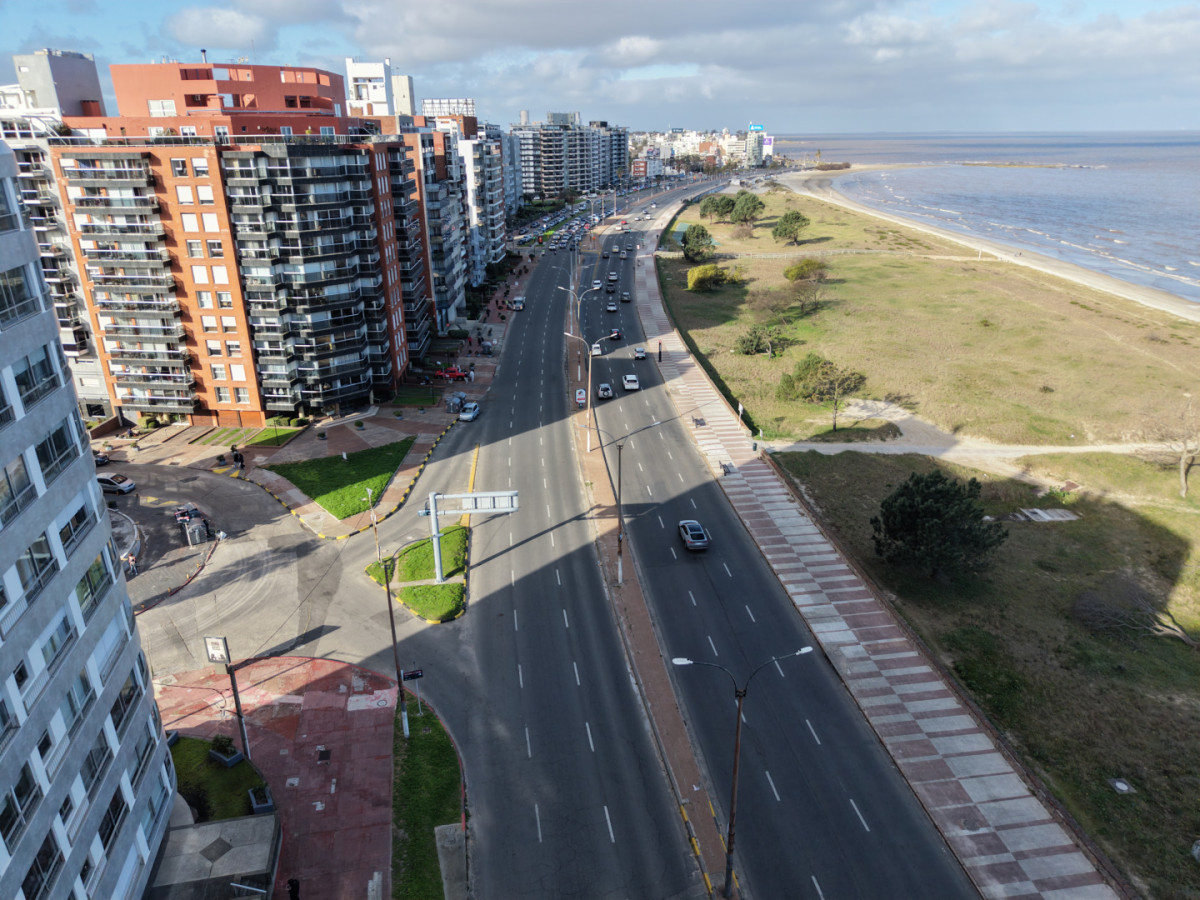 Apartamento ID.13024 - Venta Apartamento De 2 Dormitorios Al Frente Sobre Rambla República De Chile En Malvín