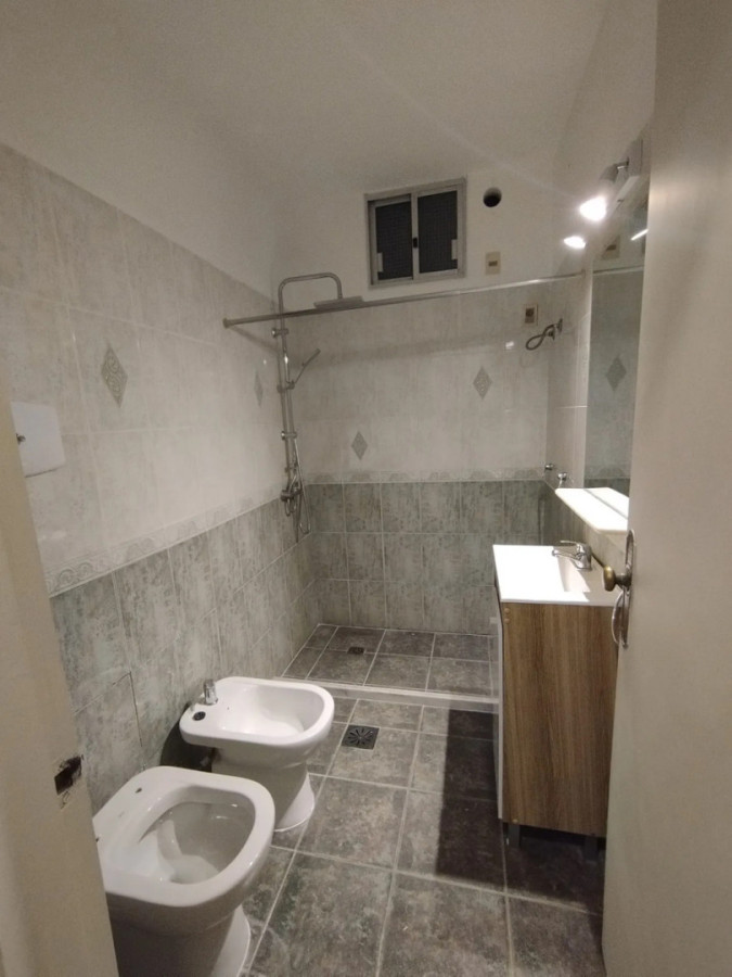 Apartamento ID.13140 - Alquiler Apartamento De 1 Dormitorio Amplio Y Luminoso En Centro