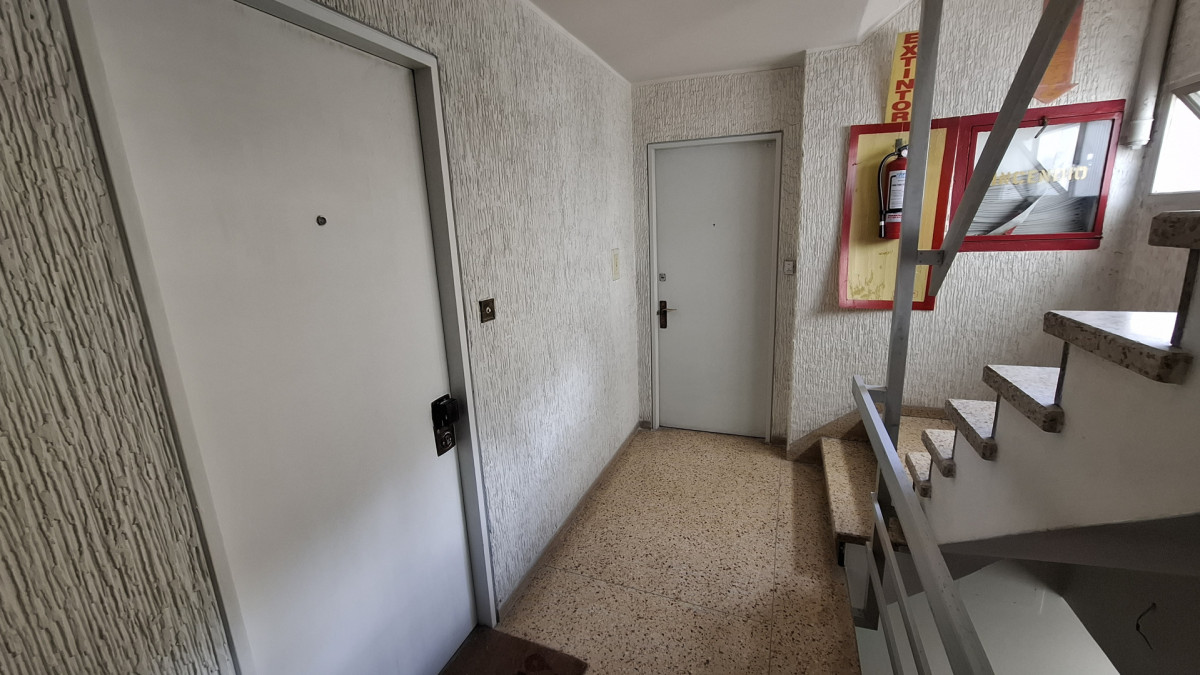 Apartamento ID.13024 - Venta Apartamento De 2 Dormitorios Al Frente Sobre Rambla República De Chile En Malvín